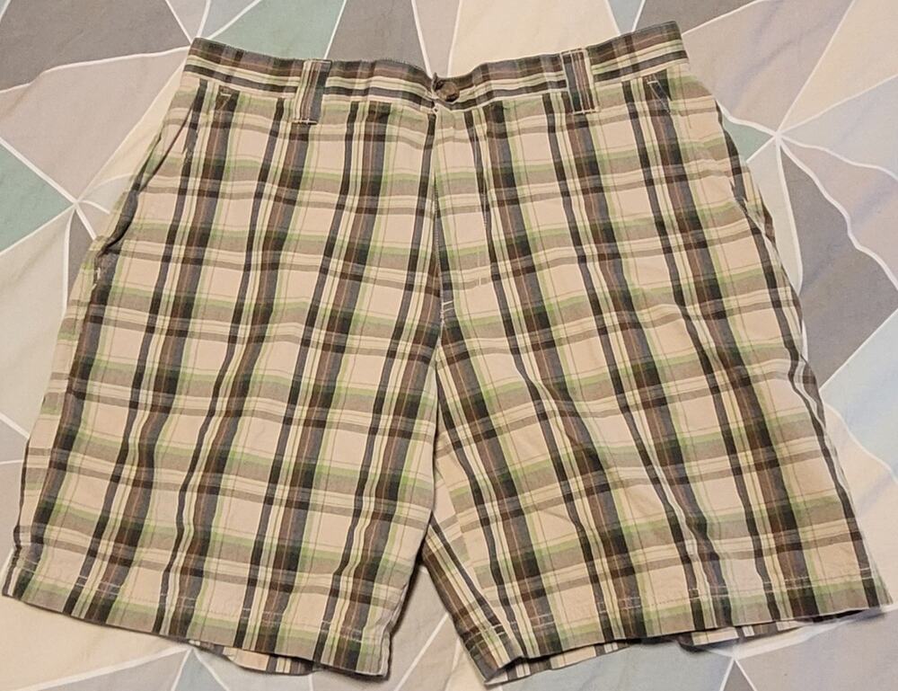 Men's Columbia plaid shorts size 32